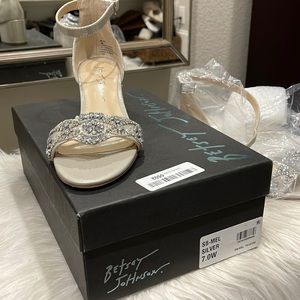 NWT in original box - never worn! Betsy Johnson Jeweled kitten heel